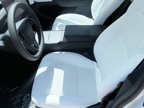 Used 2026 Tesla Model Y 2WD image 25