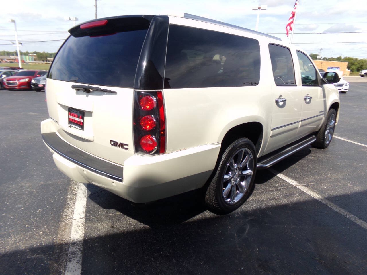 Used 2013 GMC Yukon XL Denali AWD/4WD image 3