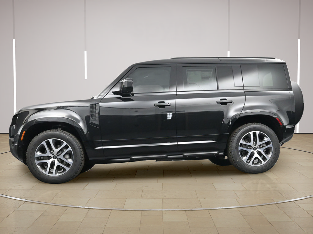 Used 2025 Land Rover Defender 110 X-Dynamic SE AWD/4WD image 29