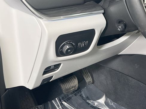 Used 2023 Jeep Grand Cherokee Overland AWD/4WD image 10