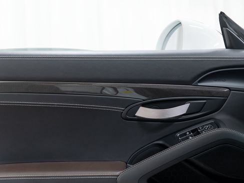 Certified 2016 Porsche 911 R RWD image 17