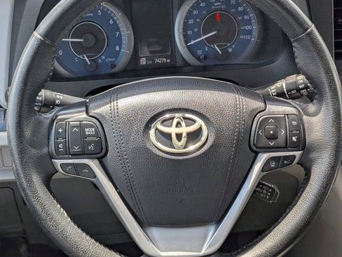 Used 2019 Toyota Sienna XLE w/ XLE Navigation Package FWD image 13