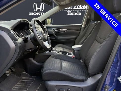 Used 2018 Nissan Rogue SV w/ Premium Package FWD image 9