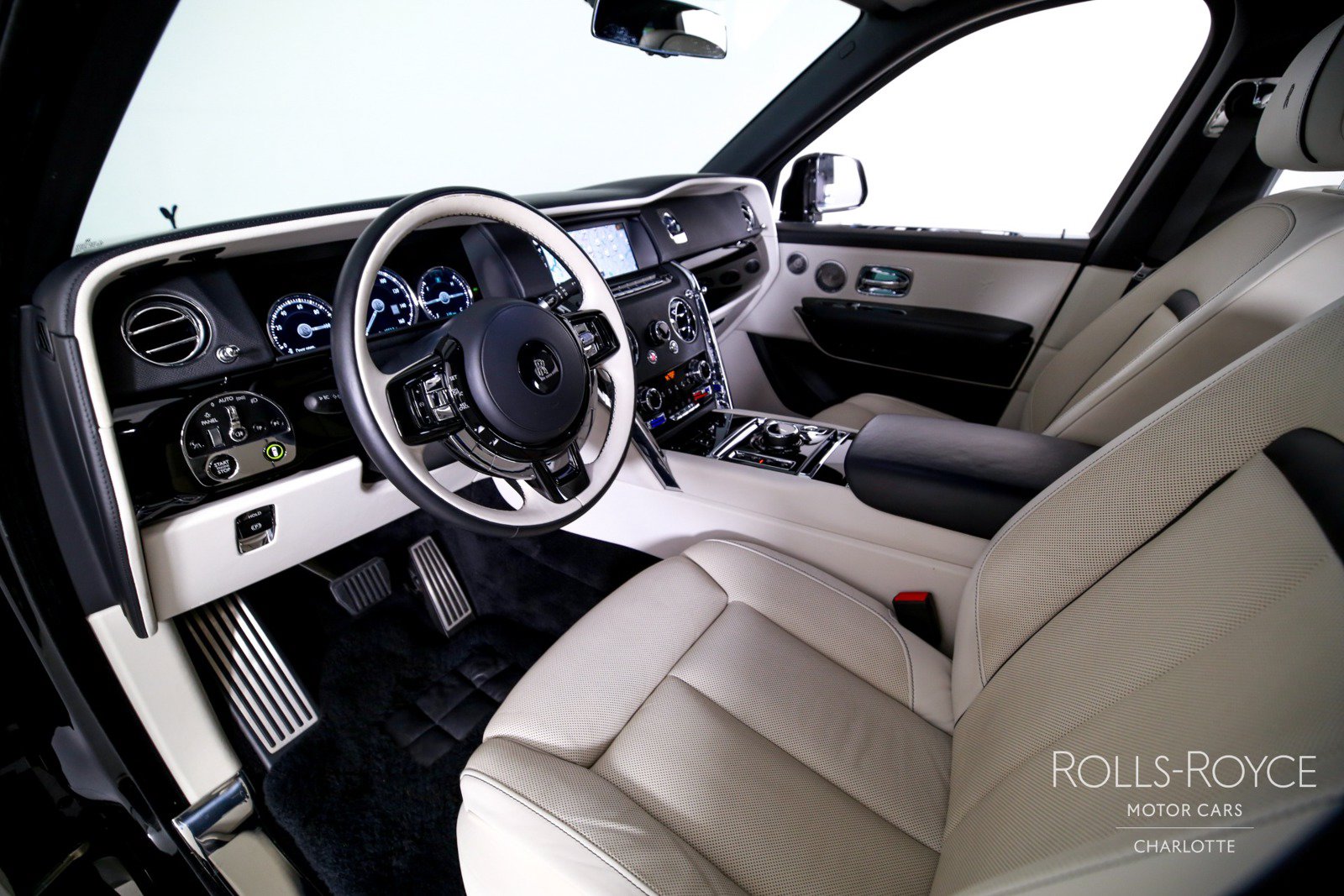 Used 2023 Rolls-Royce Cullinan w/ Cullinan Package AWD/4WD image 3