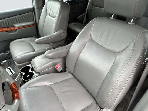 Used 2010 Toyota Sienna XLE Limited AWD/4WD image 24