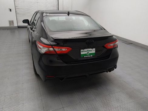 Used 2019 Toyota Camry SE FWD image 6