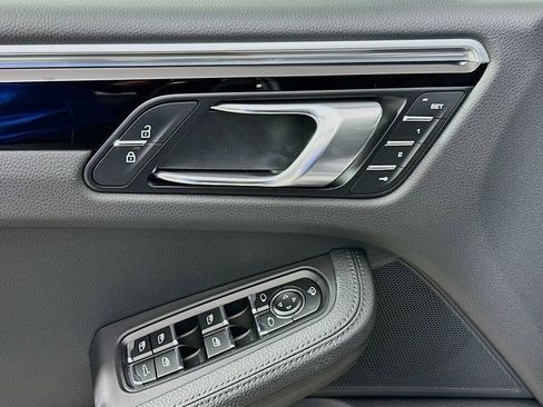 Certified 2023 Porsche Macan image 20