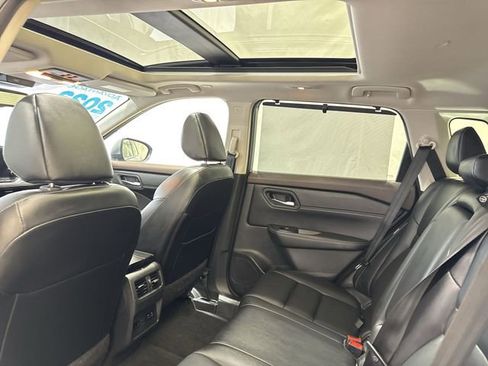 Used 2023 Nissan Rogue SL w/ SL Premium Package image 14