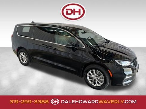 New 2026 Chrysler Pacifica Select image 1
