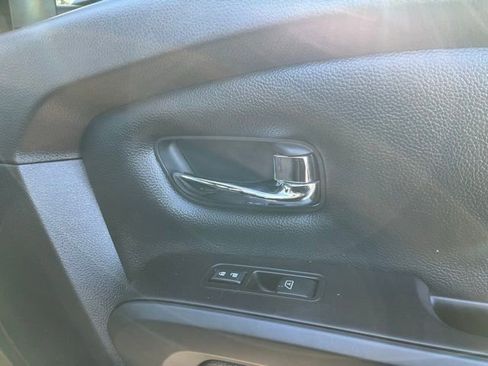 Used 2019 Nissan Titan SL w/ Midnight Edition image 32