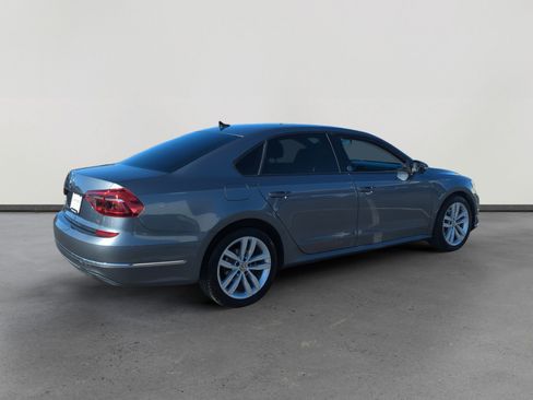 Used 2019 Volkswagen Passat 2.0T Wolfsburg image 5