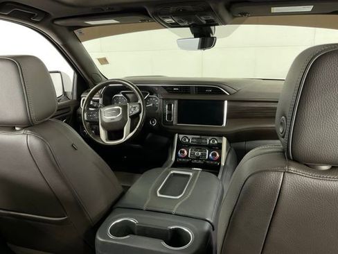 Used 2021 GMC Yukon XL Denali w/ Denali Premium Package image 15