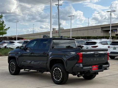 Used 2025 Toyota Tacoma TRD Sport image 5