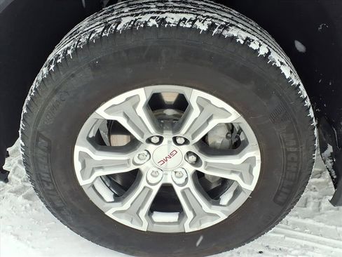 Certified 2025 GMC Sierra 1500 SLT image 4