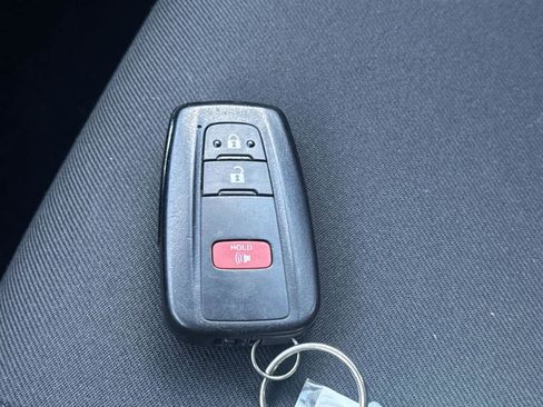 Used 2021 Toyota C-HR XLE image 30