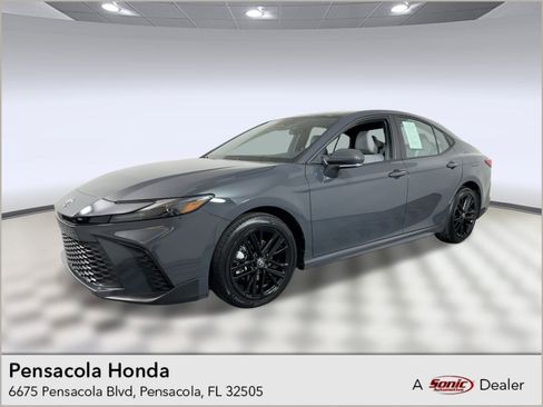 Used 2025 Toyota Camry SE image 1