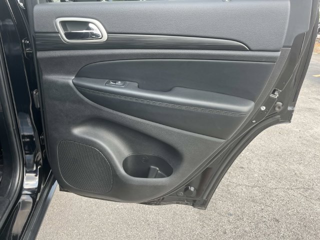 Used 2021 Jeep Grand Cherokee Laredo w/ Security & Convenience Group AWD/4WD image 20