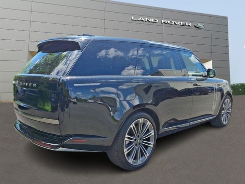 Used 2024 Land Rover Range Rover Long Wheelbase SE AWD/4WD image 2