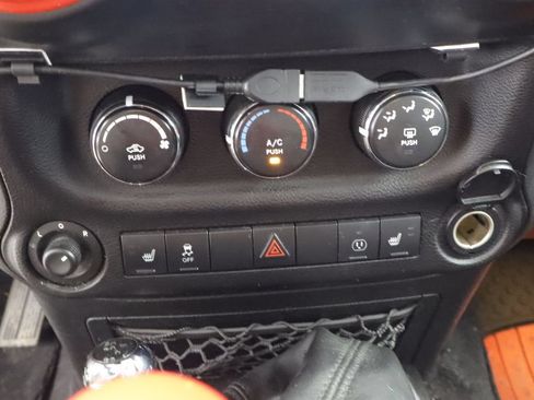 Used 2013 Jeep Wrangler Unlimited Sahara w/ Dual Top Group AWD/4WD image 22