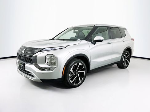 Used 2024 Mitsubishi Outlander SE Black Edition image 3