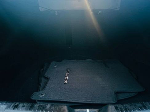 Used 2013 Hyundai Elantra GLS w/ Preferred Pkg image 5