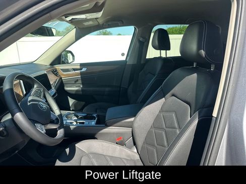 Used 2025 Volkswagen Atlas SE image 12