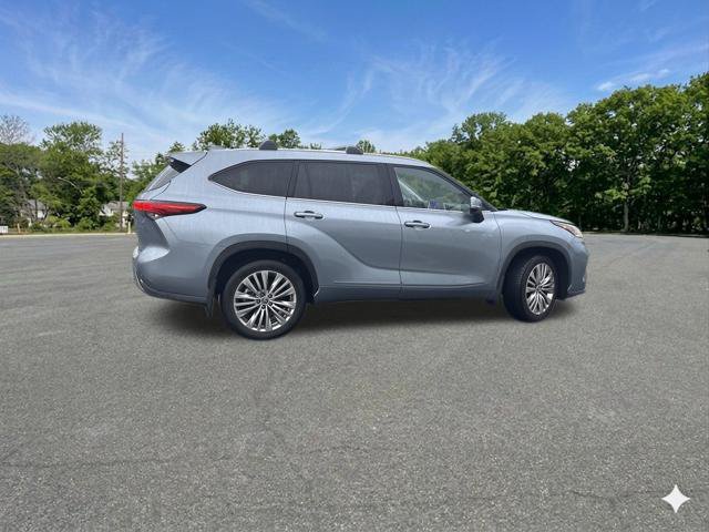 Used 2023 Toyota Highlander Platinum AWD/4WD image 7