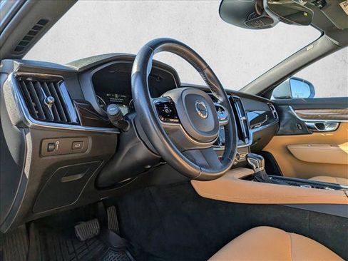 Used 2020 Volvo S90 T6 Momentum image 9