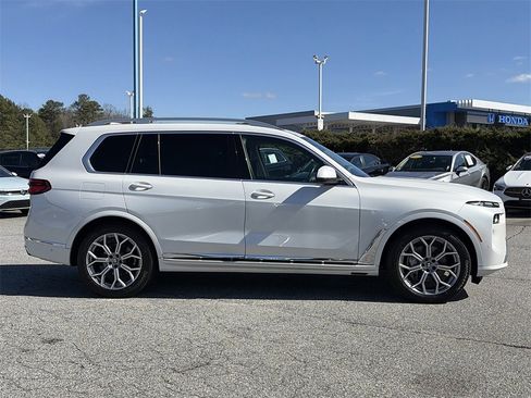 Used 2024 BMW X7 xDrive40i w/ Premium Package image 27