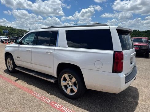 Used 2019 Chevrolet Suburban LT w/ LT Signature Package RWD image 6