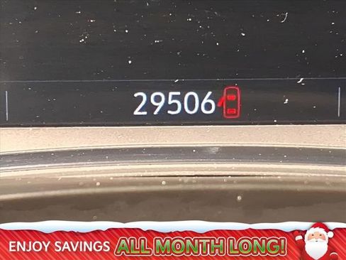 Used 2023 Chevrolet Traverse LT w/ Rear Camera Mirror Package image 30