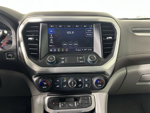 Used 2023 GMC Acadia SLT image 29