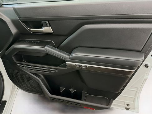 Used 2025 Toyota Tacoma TRD Off-Road image 33