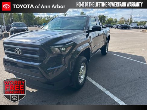 Used 2025 Toyota Tacoma SR AWD/4WD image 1