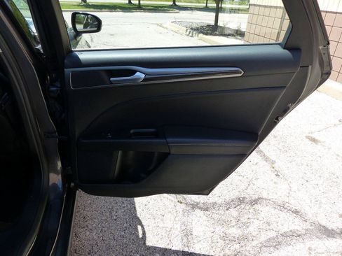Used 2017 Ford Fusion SE AWD/4WD image 43