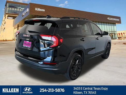 Used 2023 GMC Terrain SLE w/ Elevation Edition FWD image 8