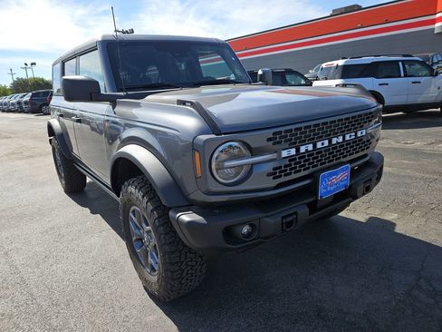 New 2025 Ford Bronco Badlands image 2