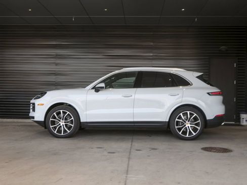 New 2025 Porsche Cayenne image 2