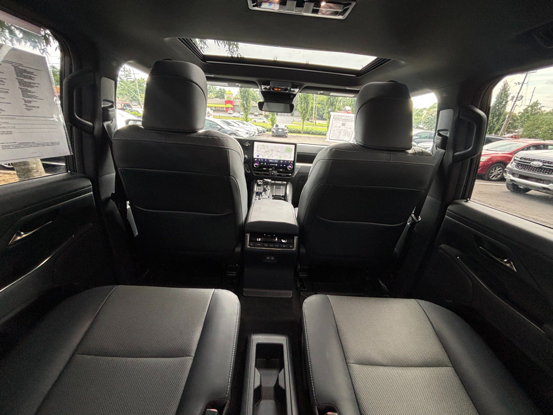Used 2025 Lexus GX 550 w/ Accessory Package (2T) AWD/4WD image 38