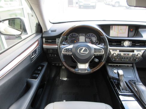 Used 2017 Lexus ES 350 w/ Navigation System Package FWD image 33