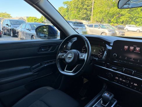 Used 2025 Nissan Pathfinder SV AWD/4WD image 36