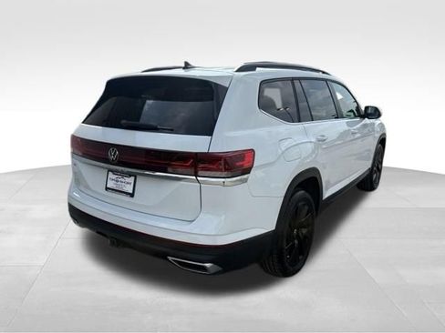 Used 2024 Volkswagen Atlas SE FWD image 2
