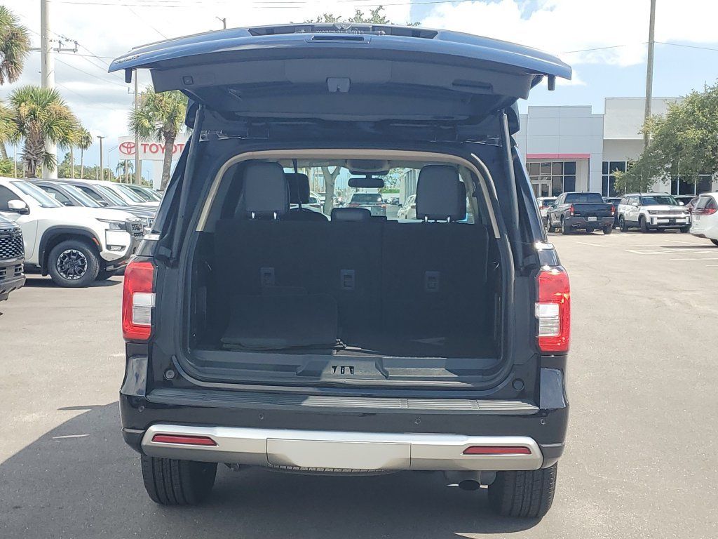 Used 2024 Ford Expedition XLT AWD/4WD image 13
