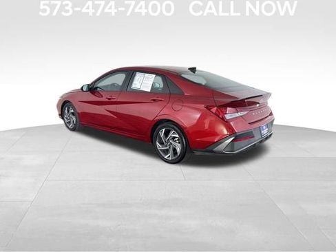 Used 2025 Hyundai Elantra SEL FWD image 11