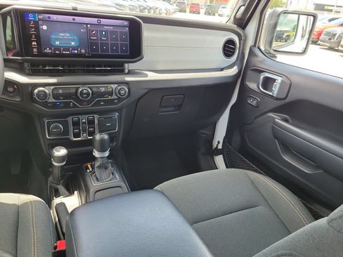Used 2024 Jeep Wrangler Unlimited AWD/4WD image 14