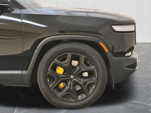 Used 2023 Rivian R1S Launch Edition image 11
