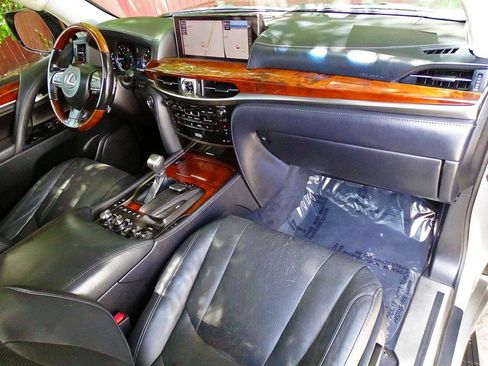 Used 2016 Lexus LX 570 4WD w/ Luxury Package image 58