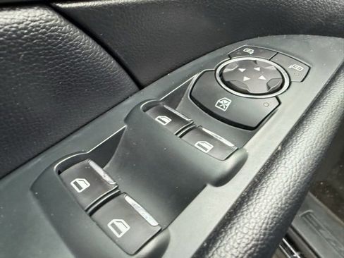 Used 2018 Ford Explorer XLT w/ Equipment Group 202A image 11