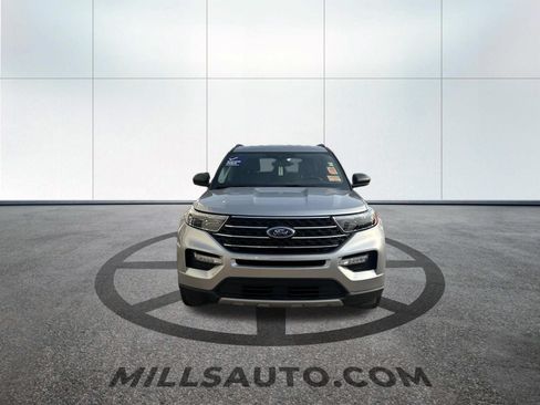 Used 2024 Ford Explorer XLT w/ Equipment Group 202A AWD/4WD image 2