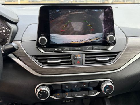 Used 2025 Nissan Altima 2.5 SV image 21